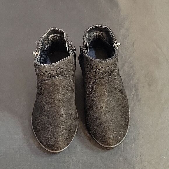 BRAND NEW LINK SUEDE CUTOUT DESIGN ROUND TOE 2-ZIP CLOSURE BABY'S ANKLE BOOT - Picture 1 of 12